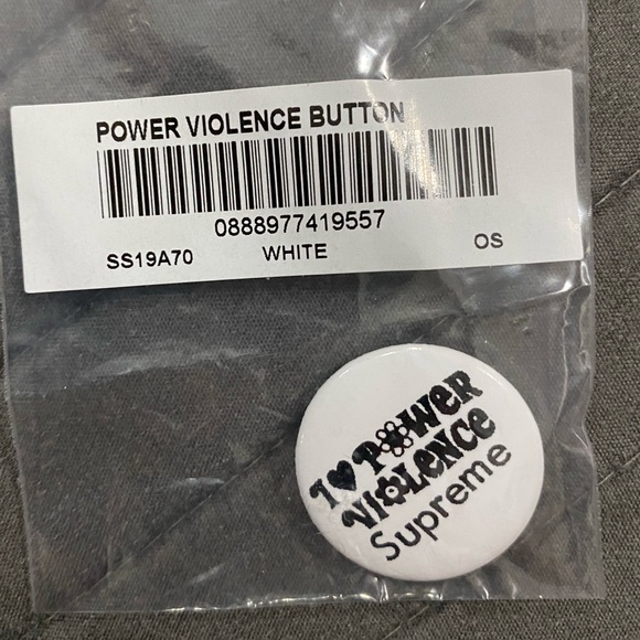 ‼️SUPREME BUNDLE‼️ - Picture 2 of 4